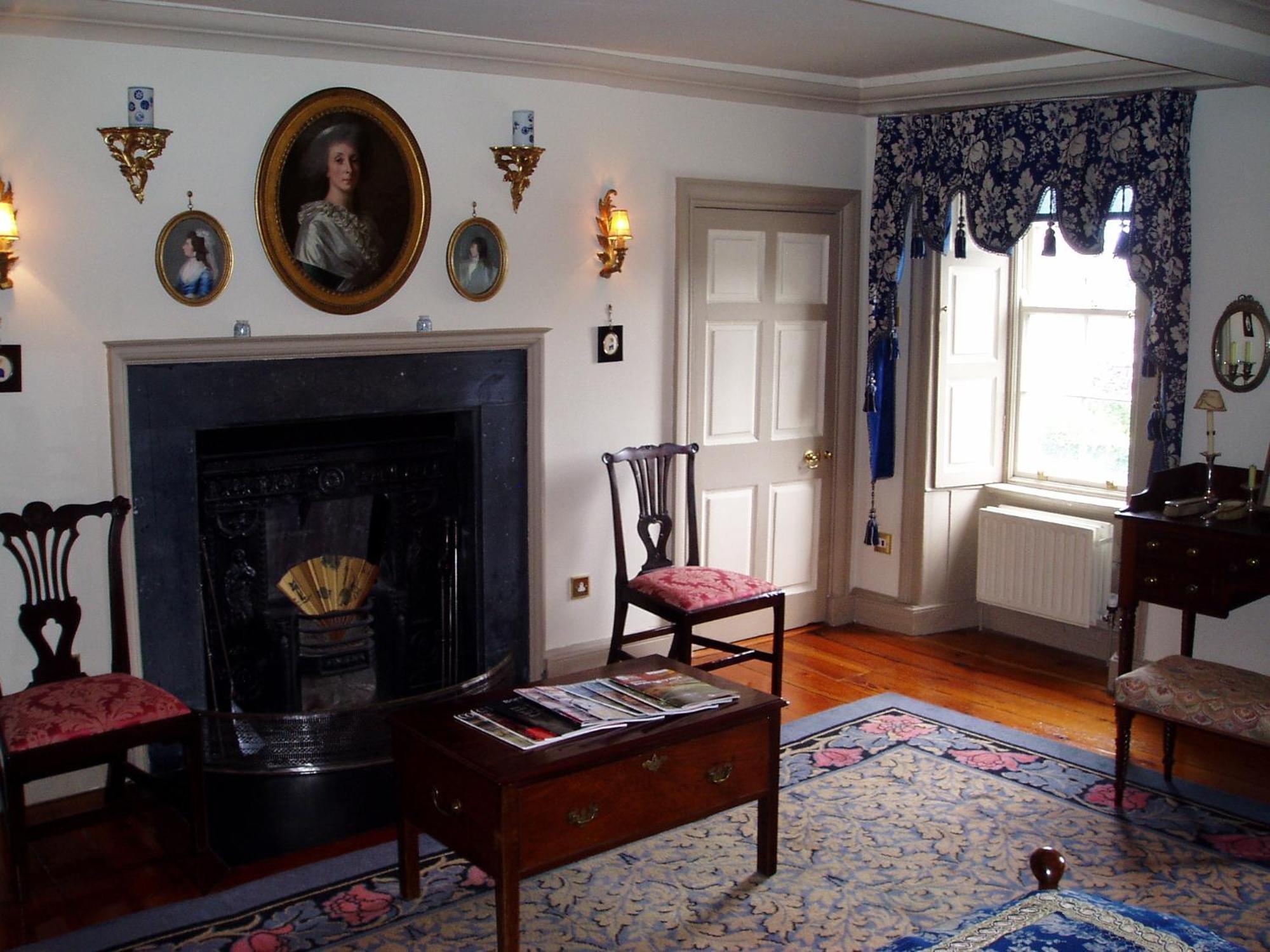 Collon House Bed & Breakfast Exterior photo